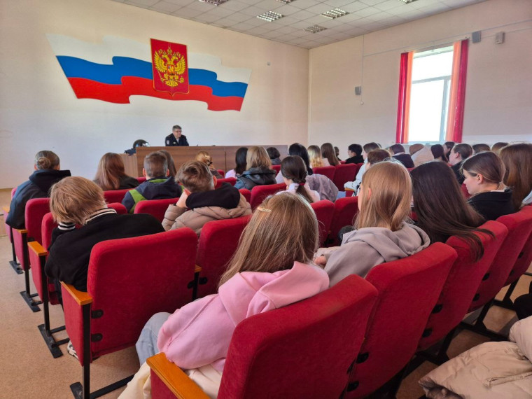 В отделении полиции МО МВД России "Кувандыкский" состоялся День открытых дверей с целью профориентации старшеклассников на поступление в высшие учебные заведения системы МВД России..